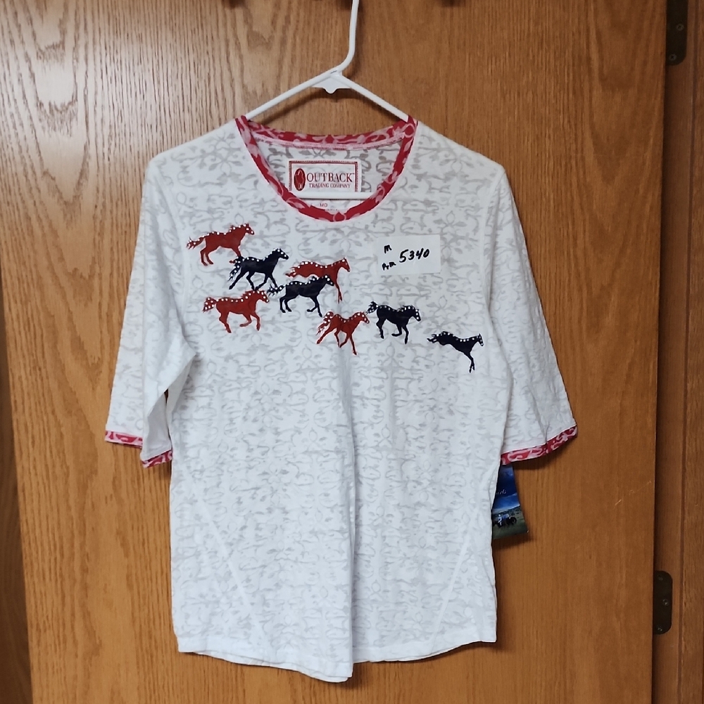 Outback trading company White and Red Horse Print Shirt wms.M number 5340